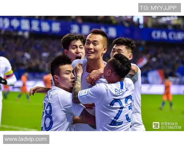 上海足球队在邀请赛中的个人能力表现分析与评价